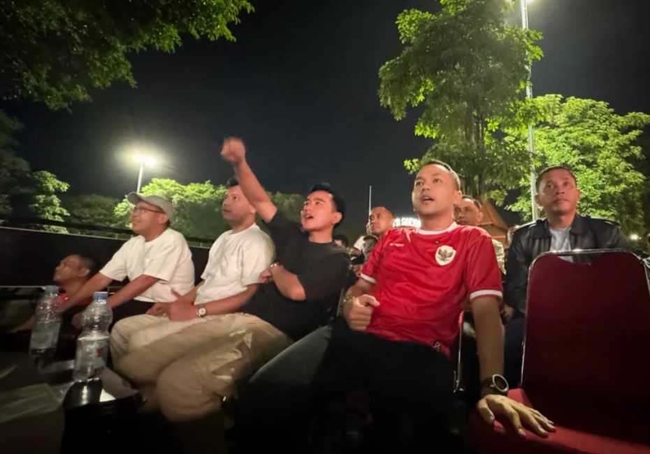 Gibran Tiba-Tiba Ikut Nobar Timnas Indonesia vs China di Balai Kota Surakarta